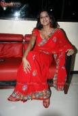 Hot Mona Lisa at Chunni Babu Singapori press meet - inditop.com3