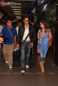 Hrihtik arrives with Barbara in Mumbai - inditop.com14