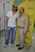 Hrithik & Rajesh Roshan promote Kites on Radio Mirchi - inditop.com 