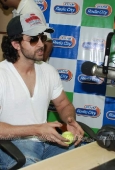 Hrithik at Radio City - inditop.com 1