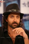 Hrithik on the sets of Faarah Khan chat show Tere Mere Beach Mein 10