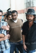 Hrithik on the sets of Faarah Khan chat show Tere Mere Beach Mein 11