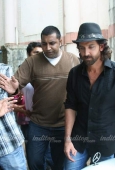 Hrithik on the sets of Faarah Khan chat show Tere Mere Beach Mein 12