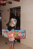 Hrithik returns from Spain - snapped with Suzanne and kids - inditop.com10