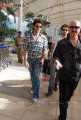 Hrithik, Barbara and Rakesh Roshan arrive after Kites promotion in Kolkata - inditop.com4