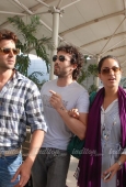 Hrithik, Barbara and Rakesh Roshan arrive after Kites promotion in Kolkata - inditop.com6