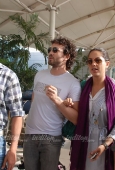 Hrithik, Barbara and Rakesh Roshan arrive after Kites promotion in Kolkata - inditop.com7