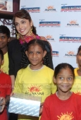 Isha Koppikar with Akanksha children at Welspun showroom - inditop.com23