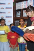 Isha Koppikar with Akanksha children at Welspun showroom - inditop.com32