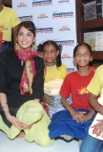 Isha Koppikar with Akanksha children at Welspun showroom - inditop.com36