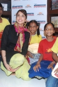 Isha Koppikar with Akanksha children at Welspun showroom - inditop.com37