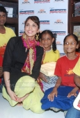 Isha Koppikar with Akanksha children at Welspun showroom - inditop.com38