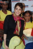 Isha Koppikar with Akanksha children at Welspun showroom - inditop.com44