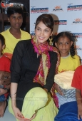 Isha Koppikar with Akanksha children at Welspun showroom - inditop.com46