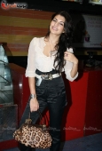 Jacqueline Fernandez at Knight and Day premeire - inditop.com4