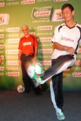 John & Bhaichung Bhutia at Castrol football event - inditop.com 7