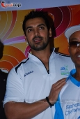 John promotes Mumbai Marathon - inditop.com 10