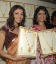 Kajal Agarwal and Deeksha Seth at opening of some store - inditop.com4