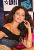 Kangana on the sets of Faarah Khah chat show Tere Mere Beach Mein 4