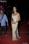 Katrina Kaif and Kareena Kapoor at Star Screen Awards red carpet - inditop.com 6