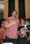 Khali meets fans - inditop.com 10