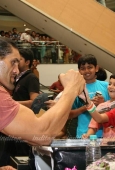 Khali meets fans - inditop.com 15