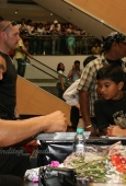 Khali meets fans - inditop.com 8