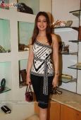 Kim Sharma, Preeti Jhangiani, Mahima and Parvati Melton at Kimaya fashion preview  15