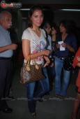 Lara Dutta graces Jonathan Atherton comedy show  1