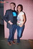 Lara Dutta graces Jonathan Atherton comedy show  4