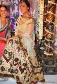 Lara Dutta, Brinda Parekh walks the ramp for Maheka Mirpuri 14