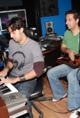 Manasi Scott records with Salim Sulaiman - inditop.com16