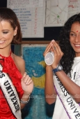 Miss Universe India contestants  and Miss Universe Stefana visit Kamthipura - inditop.com4