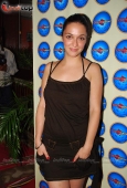 Nauheed Cyrusi at the launch of Dino Morea  yet another Crepe Station11