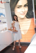 Prachi Desai at  First Anniversary of Indias only Flagship Neutrogena Boutique - inditop.com17