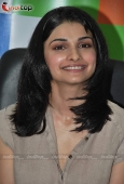 Prachi desai and Emran Hashmi promote Once up a time in Mumbai at Radio City - inditop.com5