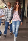 Priyanka Chopra snapped at International Airport - inditop.com1