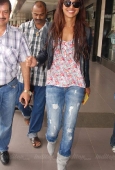 Priyanka Chopra snapped at International Airport - inditop.com3