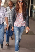 Priyanka Chopra snapped at International Airport - inditop.com4