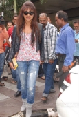 Priyanka Chopra snapped at International Airport - inditop.com5