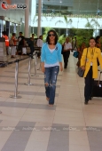 Priyanka Chopra snapped at Mumbai airport - inditop.com