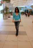 Priyanka Chopra snapped at Mumbai airport - inditop.com1