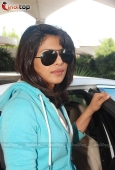 Priyanka Chopra snapped at Mumbai airport - inditop.com15