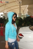 Priyanka Chopra snapped at Mumbai airport - inditop.com9