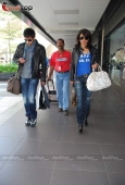 Ranbir Priyanka spotted at Mumbai airport back from New York today afternoon - inditop.com 17