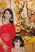 Rani, Harman Baweja at Durga Pooja 3