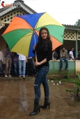 Riya Sen at A Strang Love Story film on location - inditop.com17