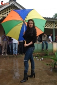 Riya Sen at A Strang Love Story film on location - inditop.com18