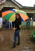 Riya Sen at A Strang Love Story film on location - inditop.com19