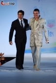 SRK at Give India ramp show for CEOs 